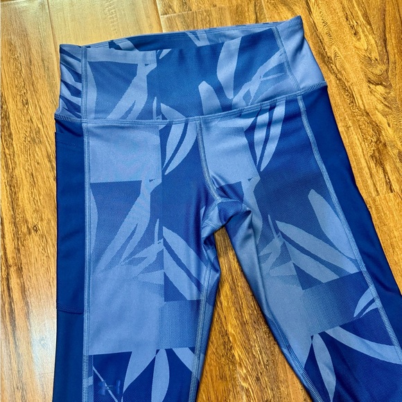 Under Armour Leggings with Pocket Size S Ankle Length New Without Tags - Picture 2 of 4